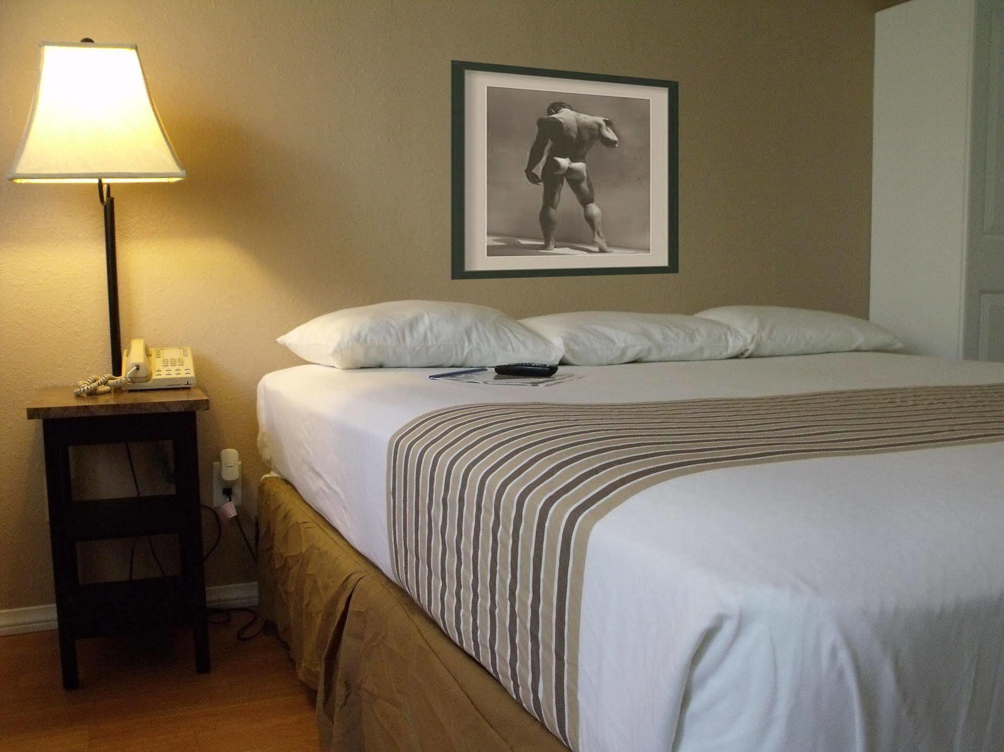 Ccbc Resort Hotel - A Gay Men'S Resort Cathedral City Eksteriør billede