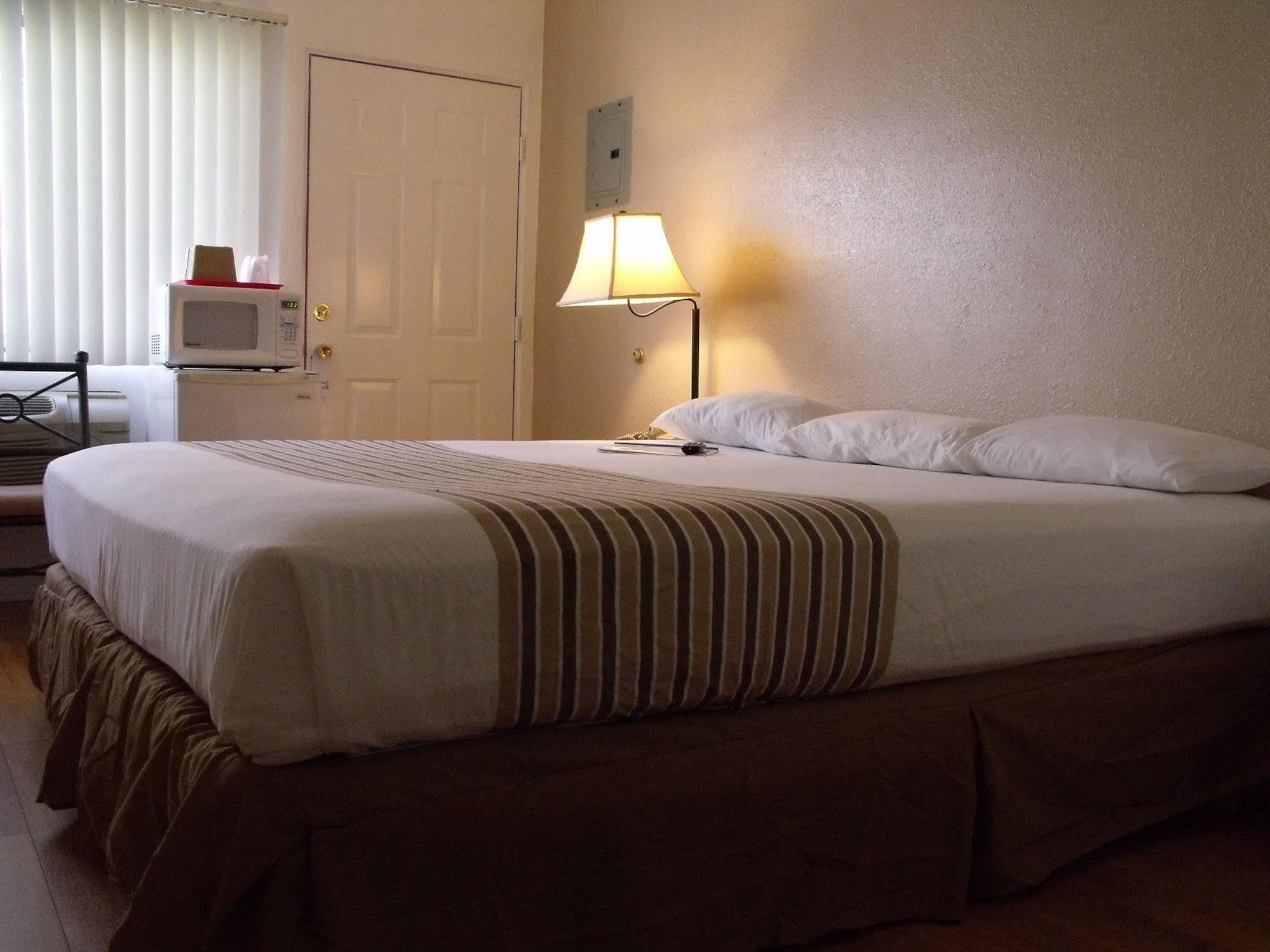 Ccbc Resort Hotel - A Gay Men'S Resort Cathedral City Eksteriør billede