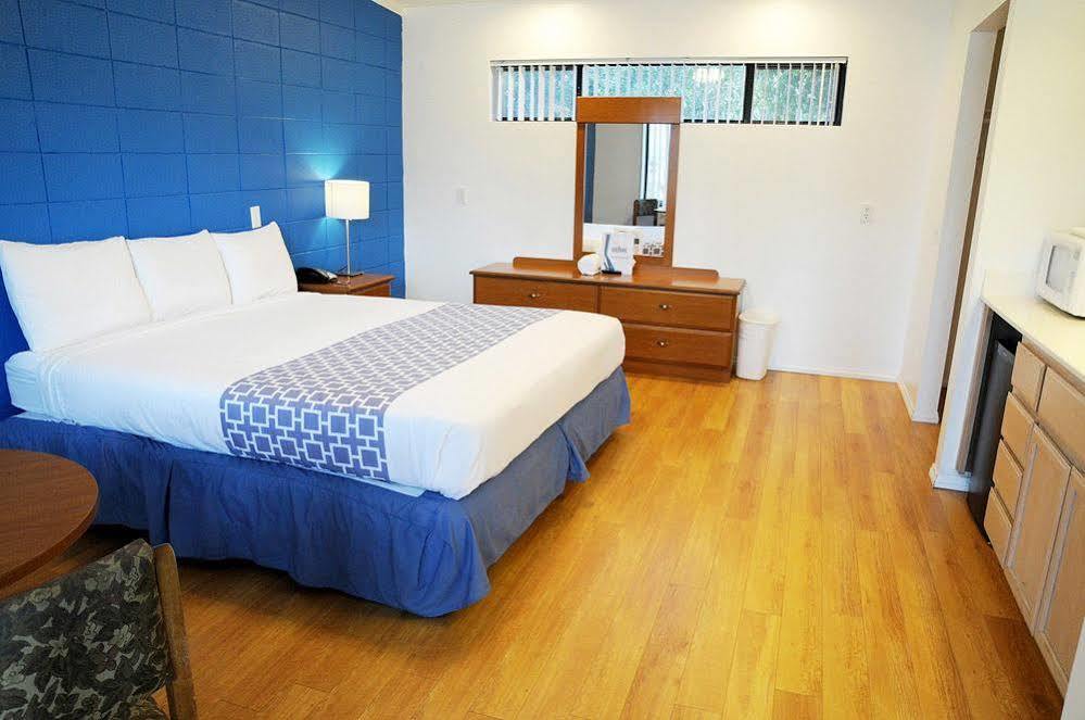 Ccbc Resort Hotel - A Gay Men'S Resort Cathedral City Eksteriør billede